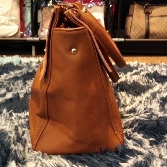 Two-toned Tan Leather & Suede Handbag/Purse with Golden Hardware - Picture 4 of 15